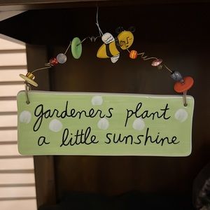 Decorative Hanging Ceramic Garden Sign with Bumblebee & Button Design
